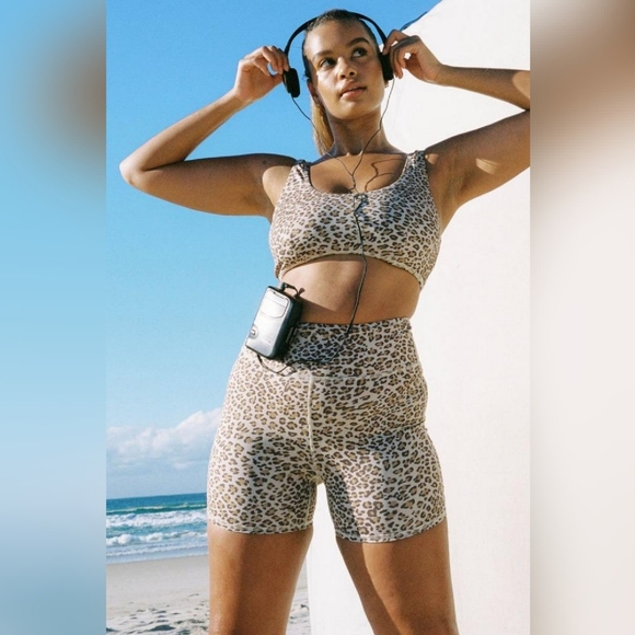 SWAPPED - NWT Leopard Scoop Crop Top and Bike Shorts Set - Picture 2 of 7